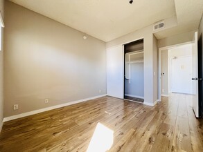 350 S Reno St, Unit 405 in Los Angeles, CA - Building Photo - Building Photo