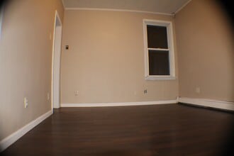 22 E 29th St in Bayonne, NJ - Foto de edificio - Building Photo