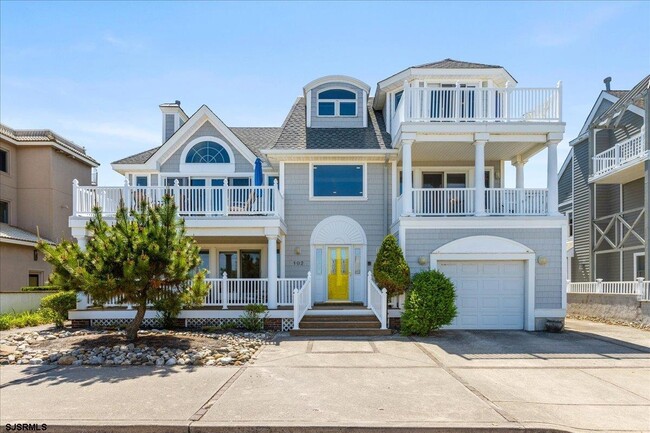 property at 102 S 32nd Ave