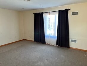 336 12th St, Unit B in Palisades Park, NJ - Building Photo - Building Photo
