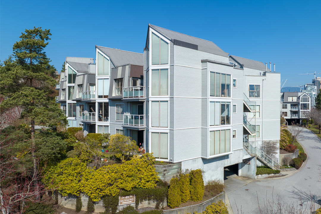 Gatehouse Place in New Westminster, BC - Building Photo