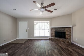 170 Peachtree Dr in Riverdale, GA - Building Photo - Building Photo