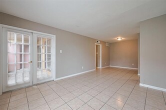 9090 S Braeswood Blvd in Houston, TX - Building Photo - Building Photo