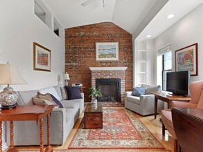 110 Charles St, Unit 4 in Boston, MA - Building Photo - Building Photo