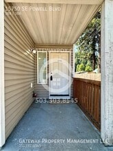 15750 SE Powell Blvd in Portland, OR - Building Photo - Building Photo