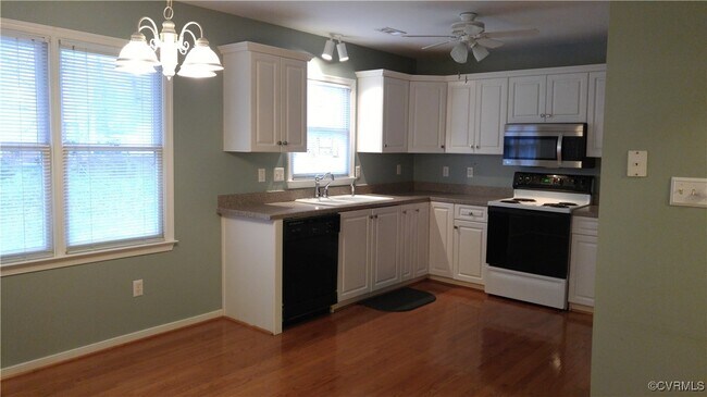 7631 Kentucky Derby Dr in Midlothian, VA - Building Photo - Building Photo