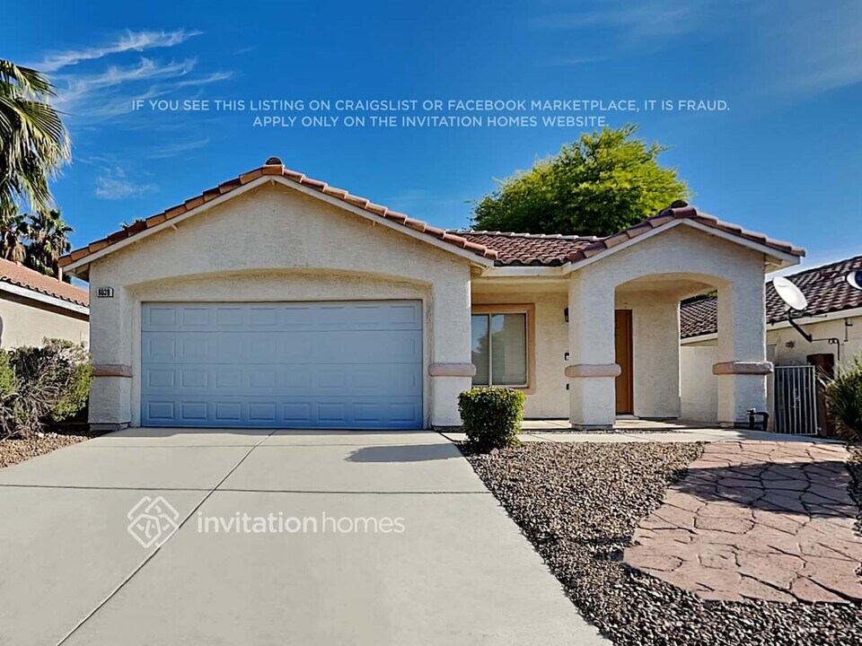 8036 Radigan Ave in Las Vegas, NV - Building Photo