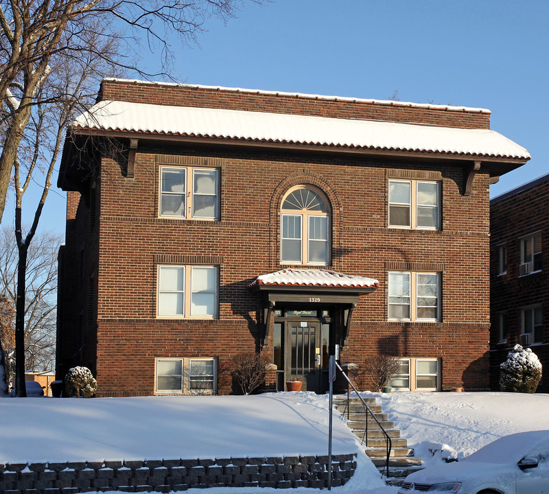 Summit View in St. Paul, MN - Building Photo