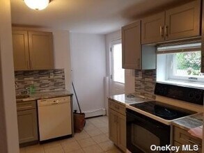 270 Radio Ave in Miller Place, NY - Foto de edificio - Building Photo