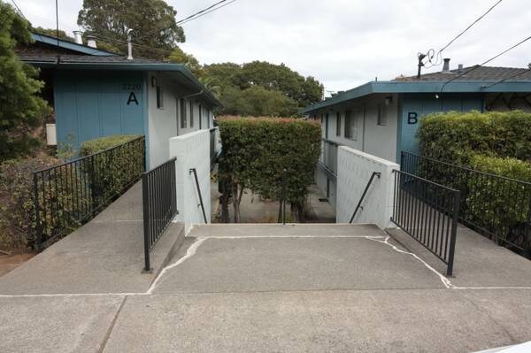 2220 Lake Rd, Unit A6 in Belmont, CA - Building Photo - Building Photo