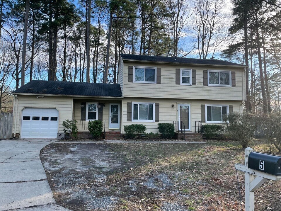 5 Battery Pl in Newport News, VA - Building Photo
