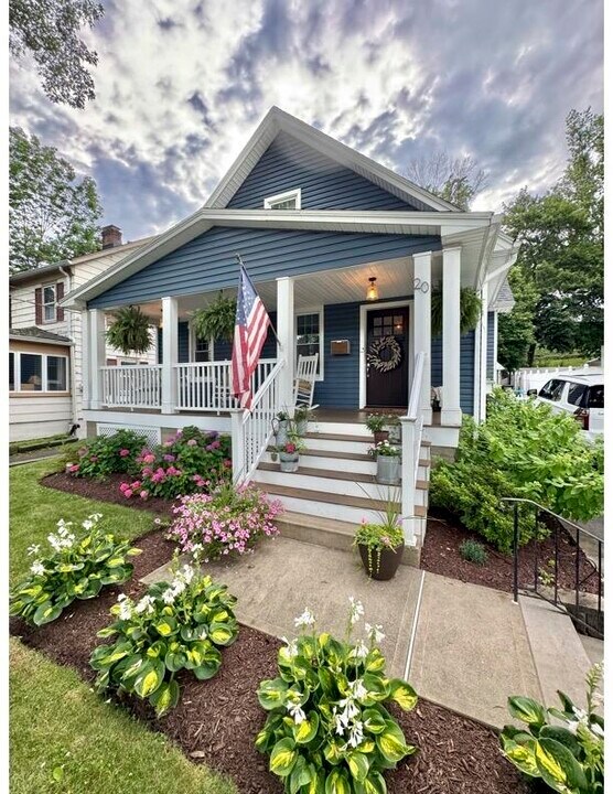 20 Colonial Rd in Morristown, NJ - Building Photo