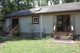 42 Clarendon Ave in Greenville, SC - Foto de edificio - Building Photo