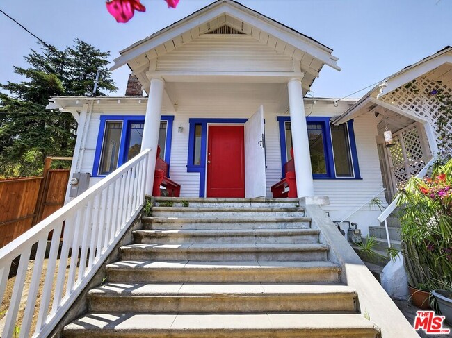 2565 Glen Green St in Los Angeles, CA - Building Photo - Building Photo