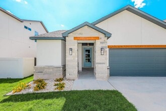 1008 True Patriot Dr in Laredo, TX - Building Photo - Building Photo