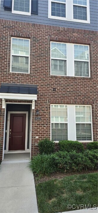 8127 Wistar Creek Mews in Henrico, VA - Building Photo