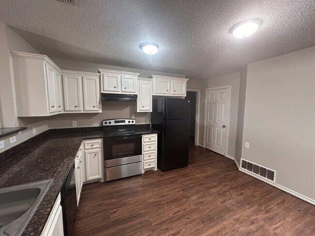 7803 Avenue J in Lubbock, TX - Building Photo - Building Photo