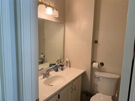 2802 Valley Forest Dr in Missouri City, TX - Building Photo