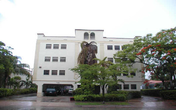 842 Salzedo St in Coral Gables, FL - Foto de edificio - Building Photo