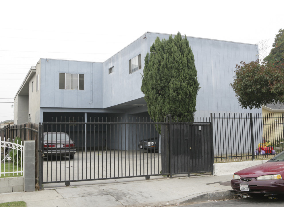 1102 W 97th St in Los Angeles, CA - Building Photo