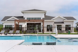 Seasons at Grafton in Grafton, WI - Foto de edificio - Building Photo