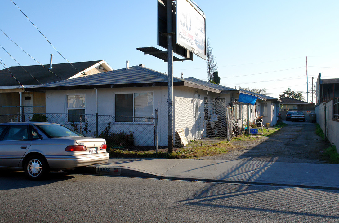 11008 S Inglewood Ave in Inglewood, CA - Building Photo