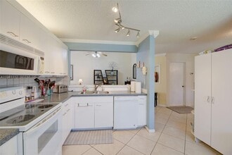 1248 W Lakes Dr in Deerfield Beach, FL - Building Photo - Building Photo
