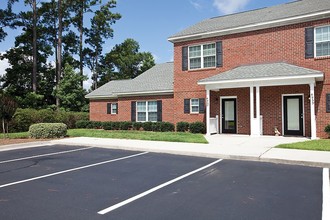 Pleasant Grove Village Apartments in Wilmington, NC - Building Photo - Building Photo