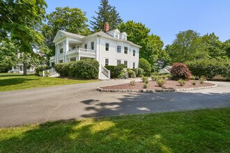 56 E Ridge Rd in Ridgefield, CT - Building Photo - Building Photo