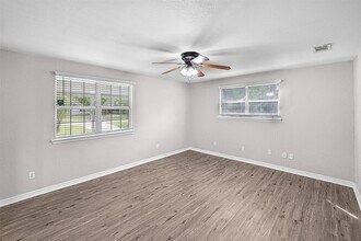 16766 Lake Cir in Conroe, TX - Building Photo - Building Photo