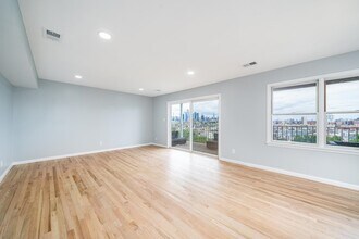 352 Ogden Ave. in Jersey City, NJ - Building Photo - Building Photo
