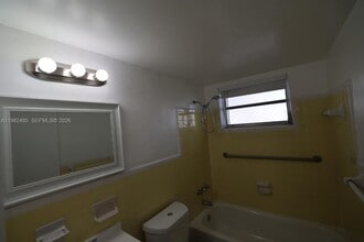 7130 W 11th Ct in Hialeah, FL - Building Photo - Building Photo