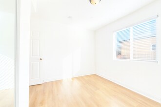 631 E 78th St in Los Angeles, CA - Building Photo - Building Photo