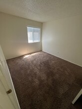 1351 Dustin Dr, Unit 45 in Yuba City, CA - Building Photo - Building Photo