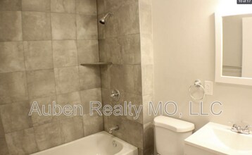 5342 Park Ave in Kansas City, MO - Building Photo - Building Photo