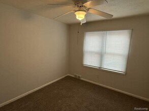 12851 Rosemary Blvd in Oak Park, MI - Building Photo - Building Photo