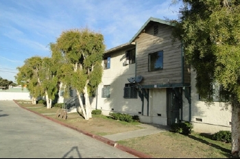 Wrightwood Villas in Lynwood, CA - Building Photo