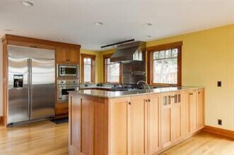 393 Maclane St in Palo Alto, CA - Building Photo - Building Photo