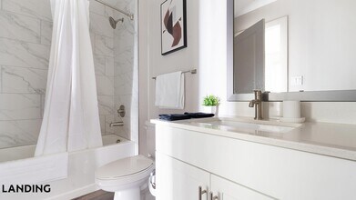 2220 W First St, Unit 446 in Ft. Myers, FL - Building Photo - Building Photo