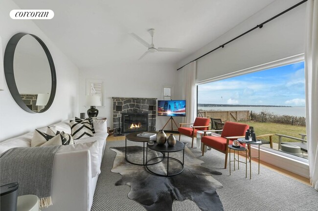 23 Cliff Dr in Sag Harbor, NY - Building Photo - Building Photo