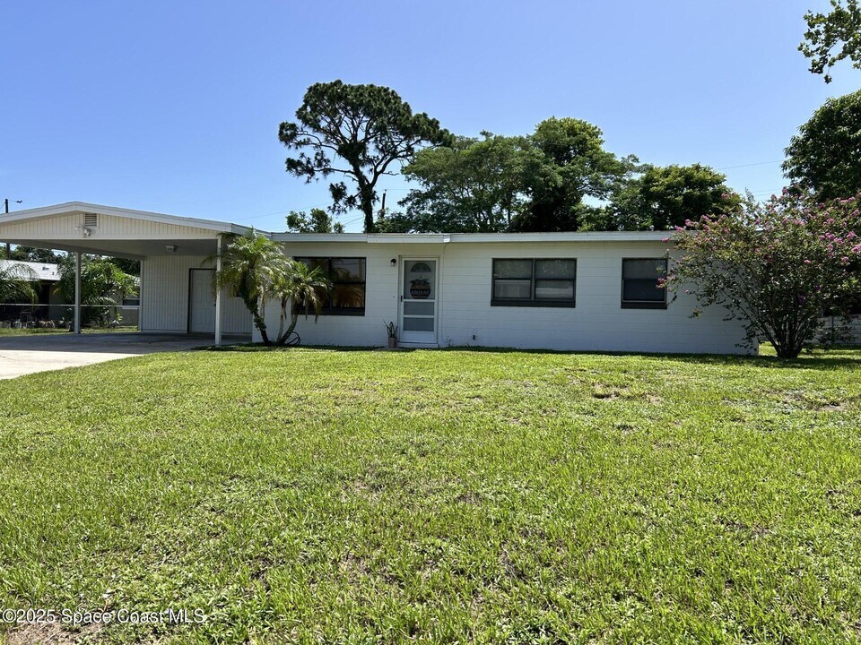 427 Azalea Ave in Titusville, FL - Building Photo