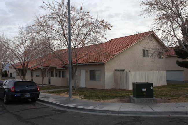 Rainbow Gardens in Las Vegas, NV - Building Photo - Building Photo