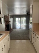 1004 Wellington Dr in Modesto, CA - Foto de edificio - Building Photo