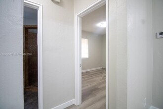 5860 SW 9th St in West Miami, FL - Building Photo - Building Photo