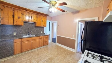 266 Falls Ave in Watertown, CT - Foto de edificio - Building Photo