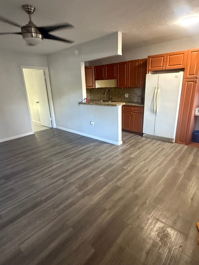 property at 1860 Venice Park Dr