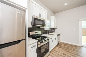 2025 Stuart St in Greenville, TX - Building Photo - Building Photo