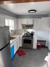 76 Shaw Ave in Valley Stream, NY - Building Photo - Building Photo