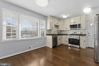 5412 Nutting Dr in Springfield, VA - Building Photo - Building Photo