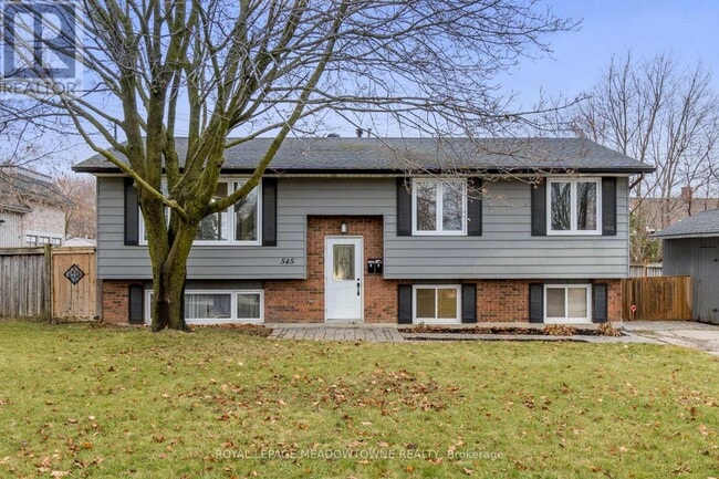 545 Hill St E in Fergus, ON - Building Photo - Building Photo